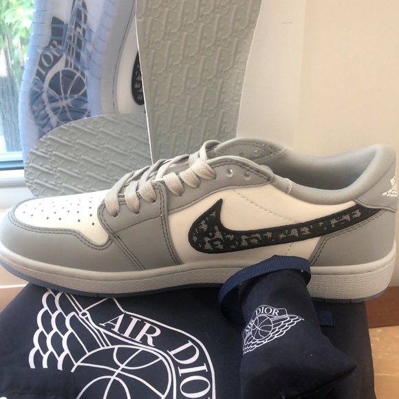 Nike Air Dior Low With OG Accessories - Picture 5 of 9